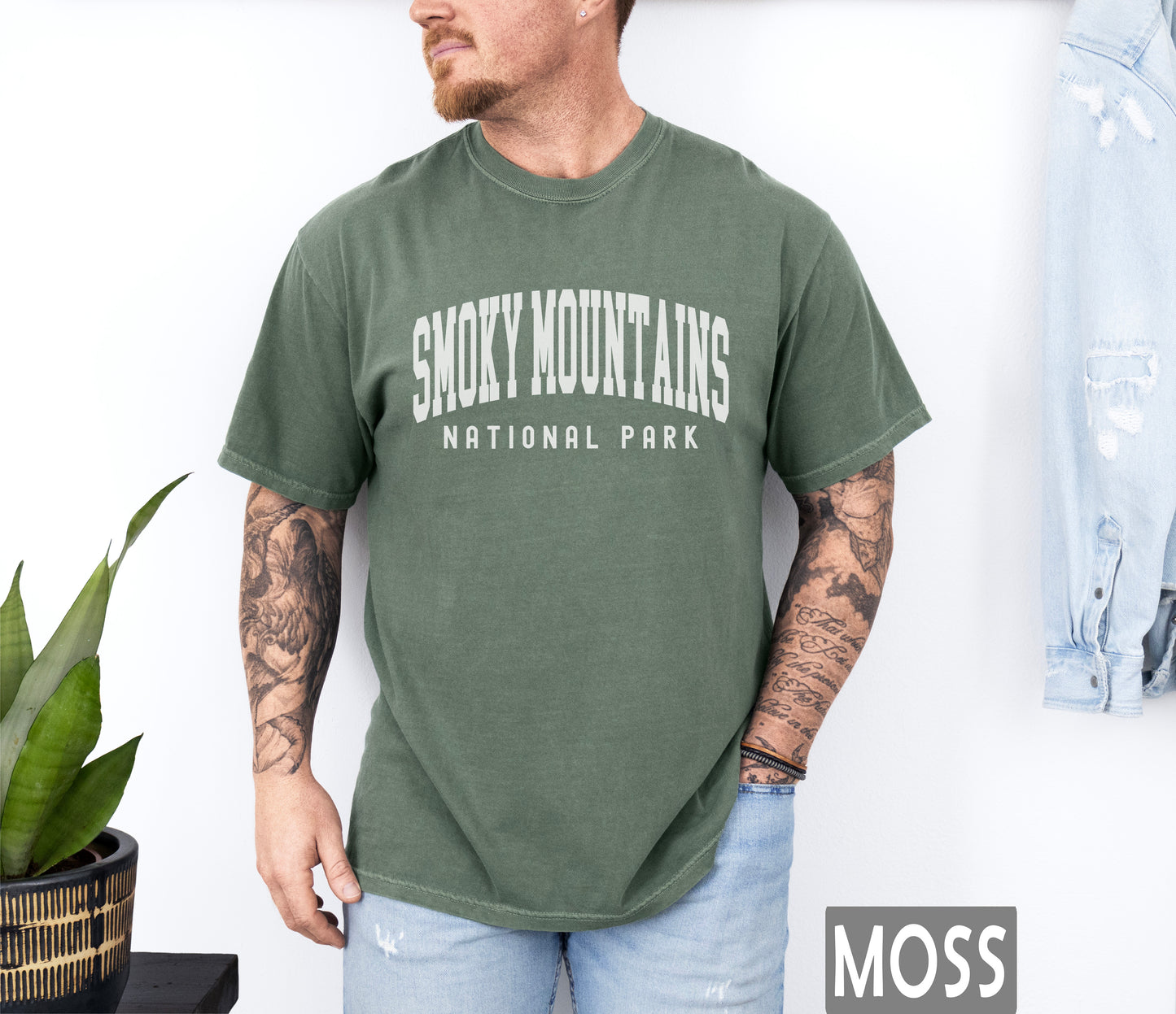 a man wearing a shirt that says smoky mountains national park