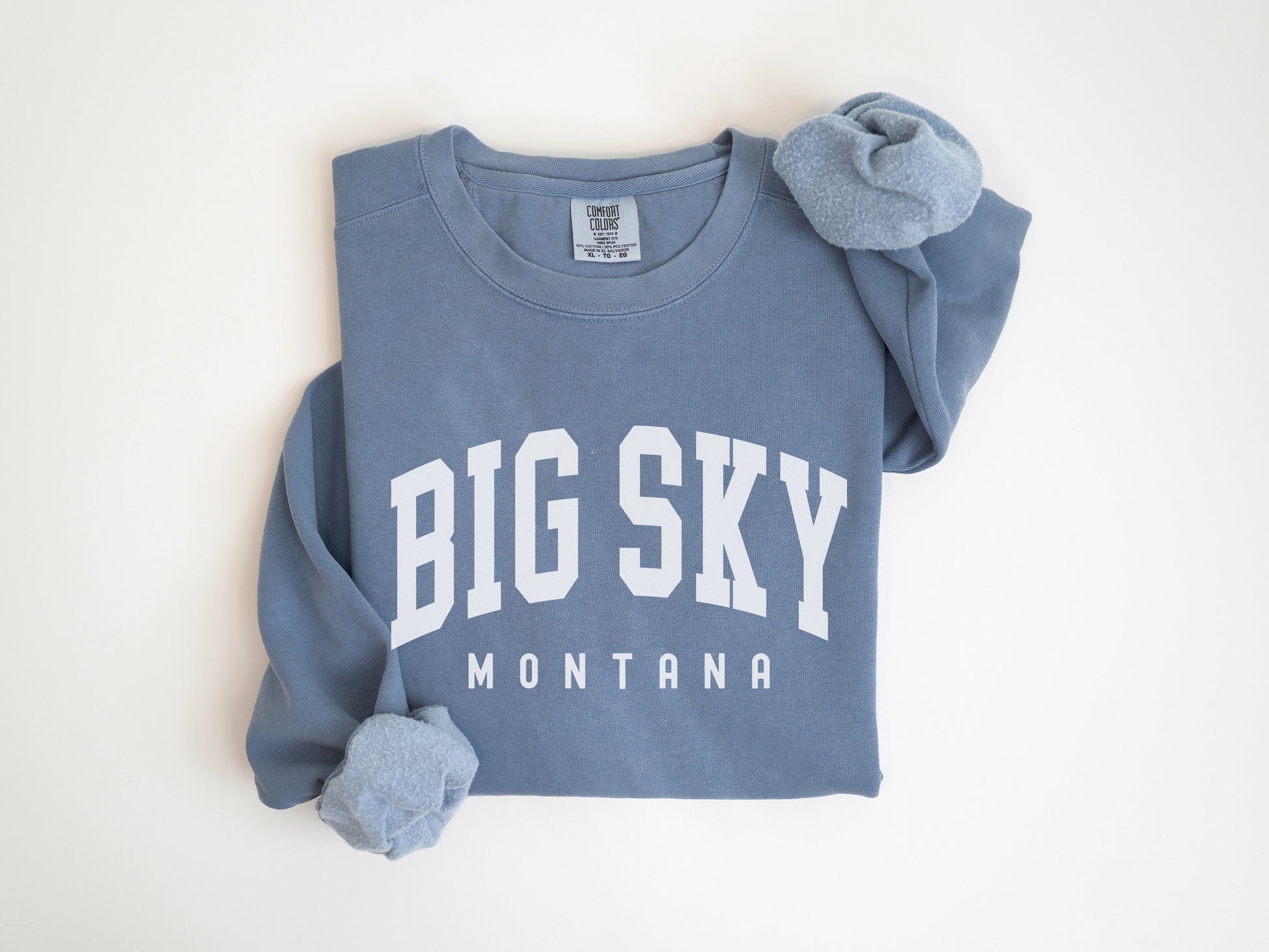 a blue shirt with the word big sky on it