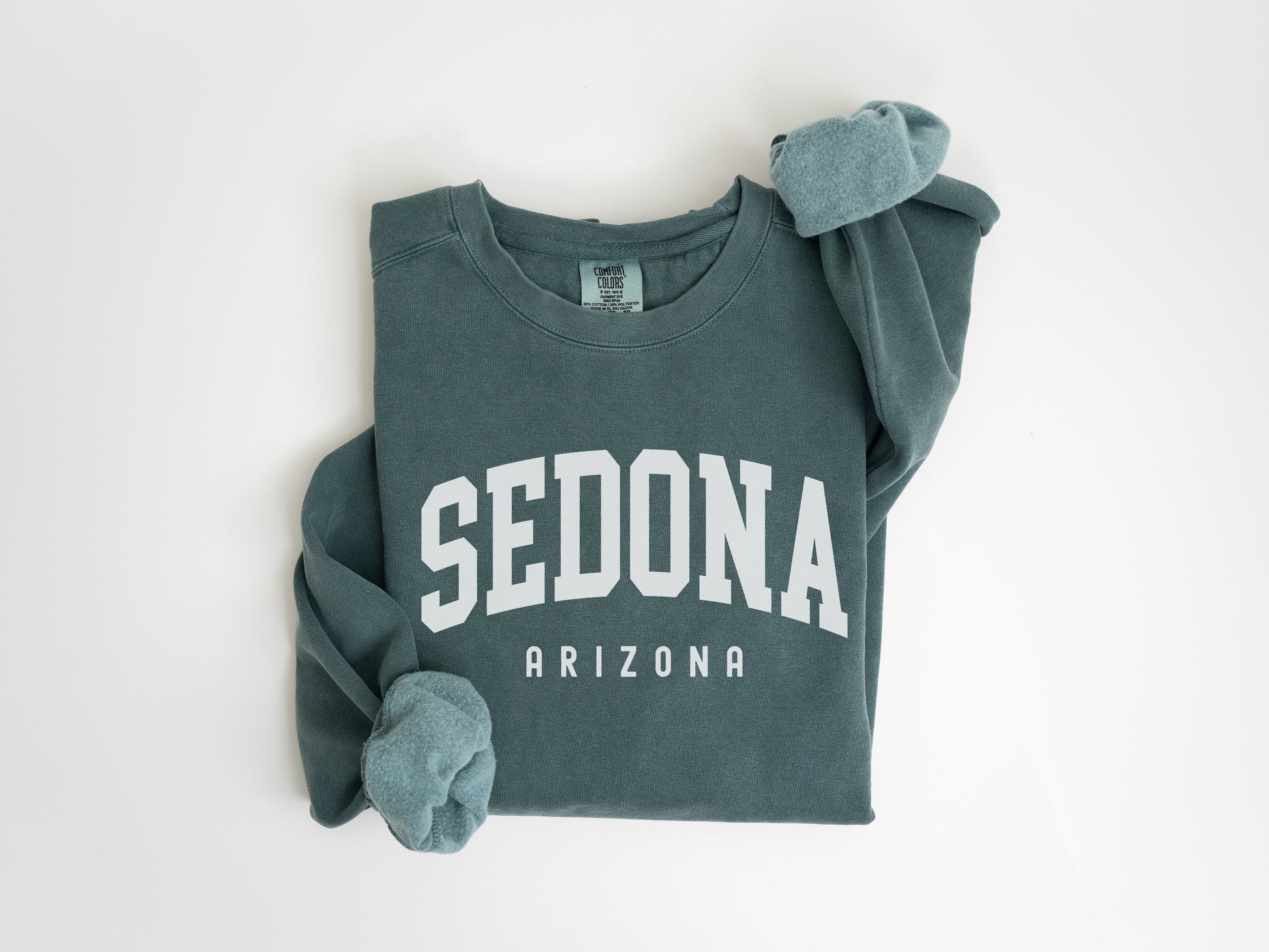 a green shirt with the word sedona on it