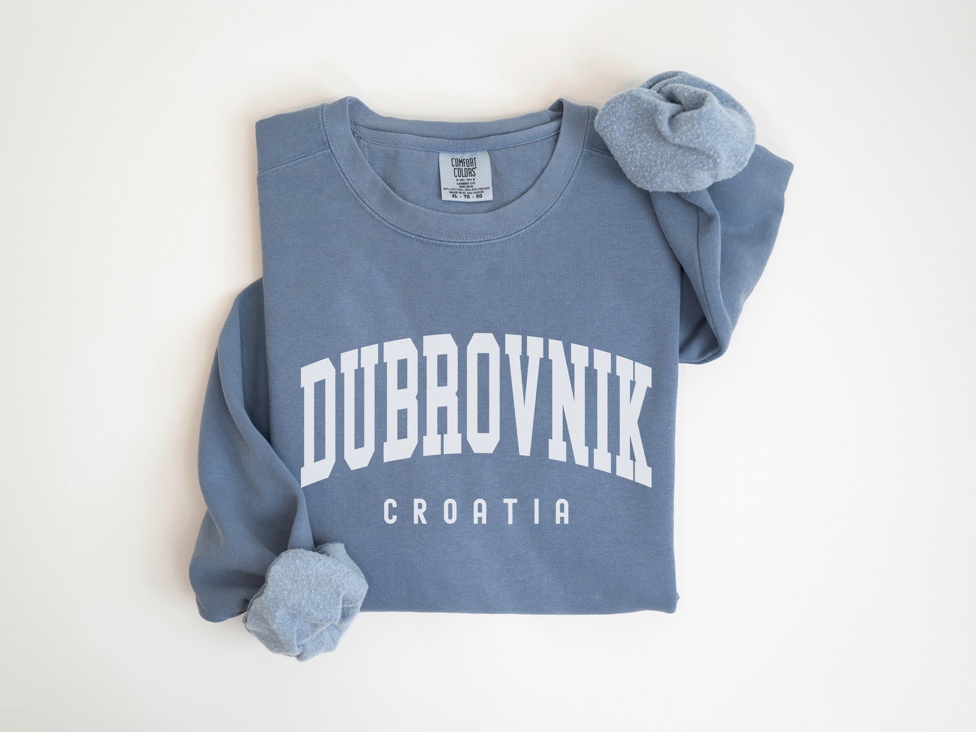 a blue sweatshirt with the word dubbrownik on it