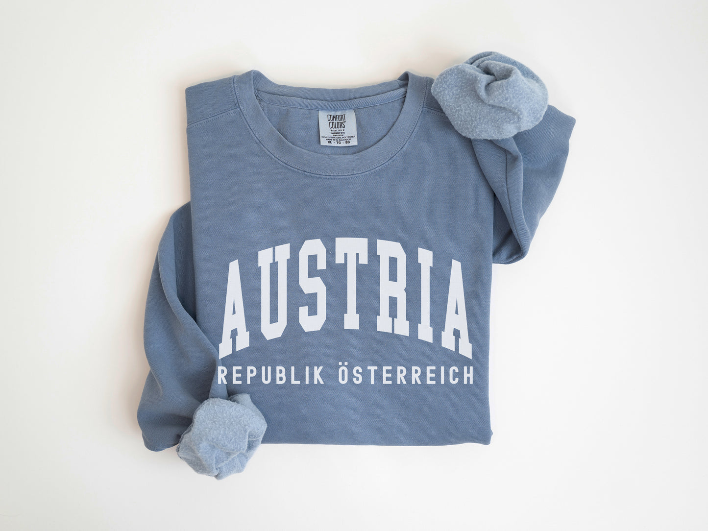 a blue shirt with the word australia on it