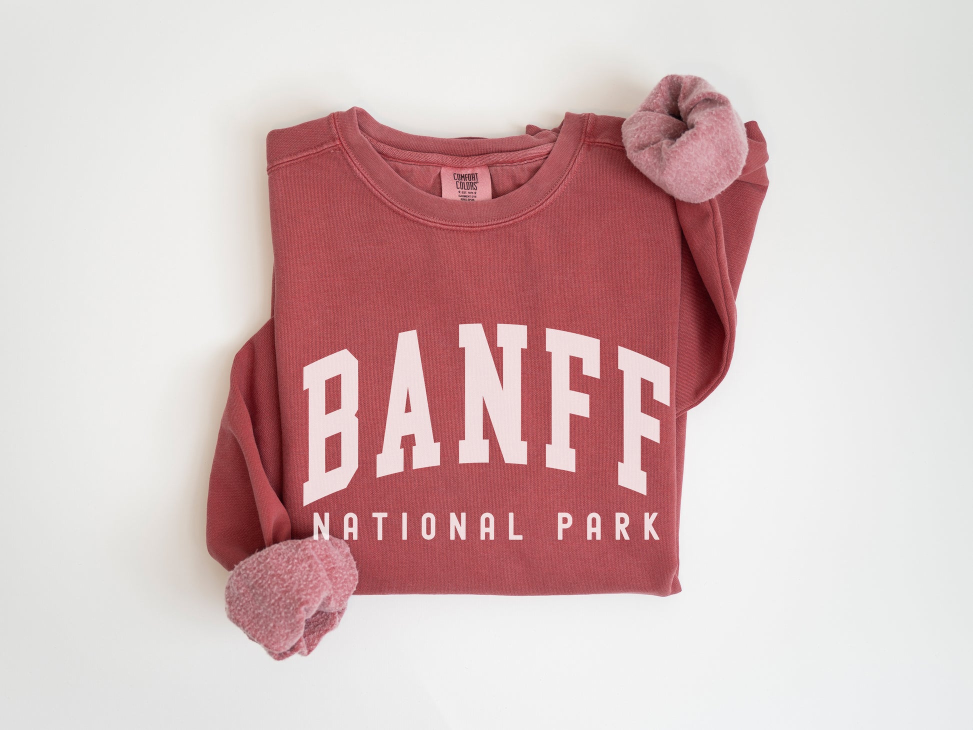 a red shirt with the word banff on it