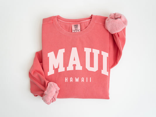 a pink shirt with the word mau on it