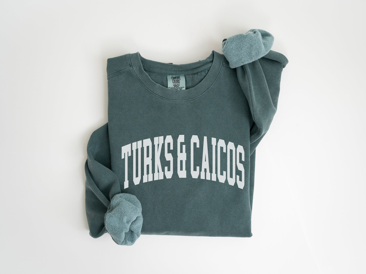 a t - shirt with the words turks and caacos printed on it