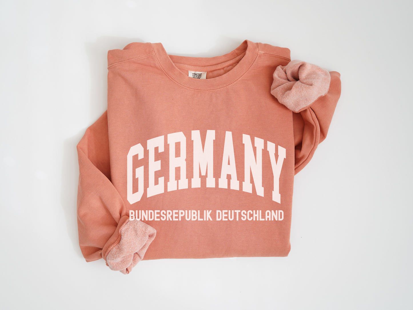 a pink sweatshirt with german words on it