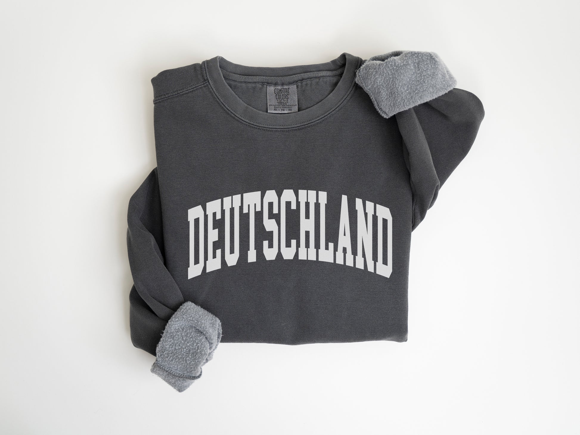 a sweatshirt with the word deutschland printed on it