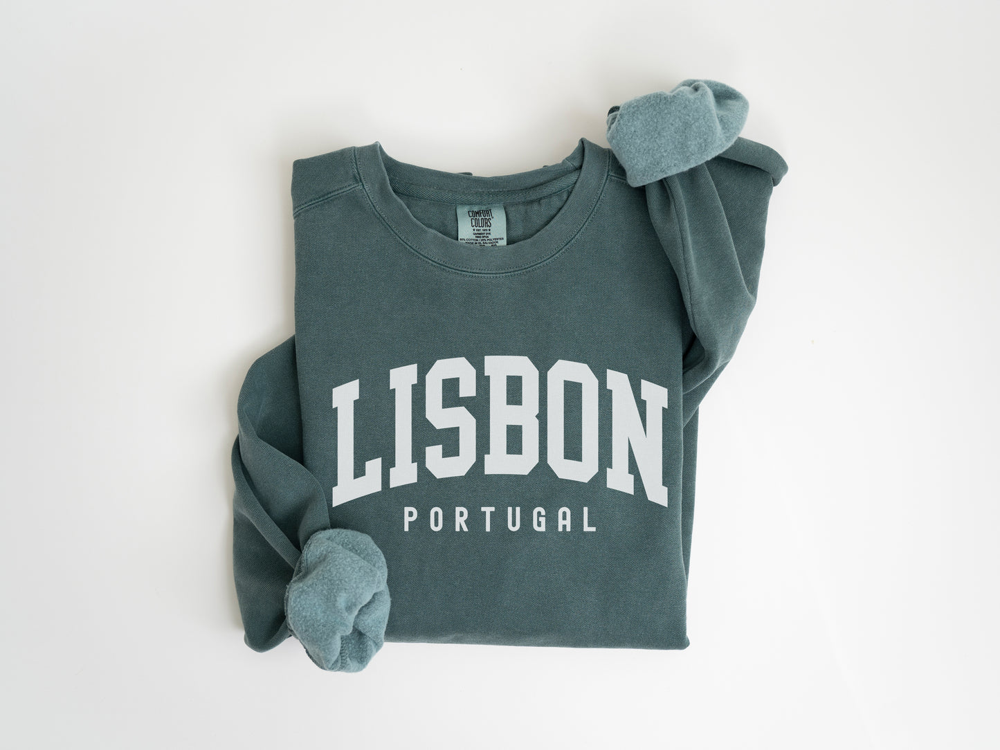 a t - shirt with the word lisbon on it